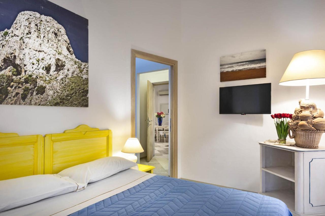 Iconic Luxury Suites Abbiadori Bagian luar foto