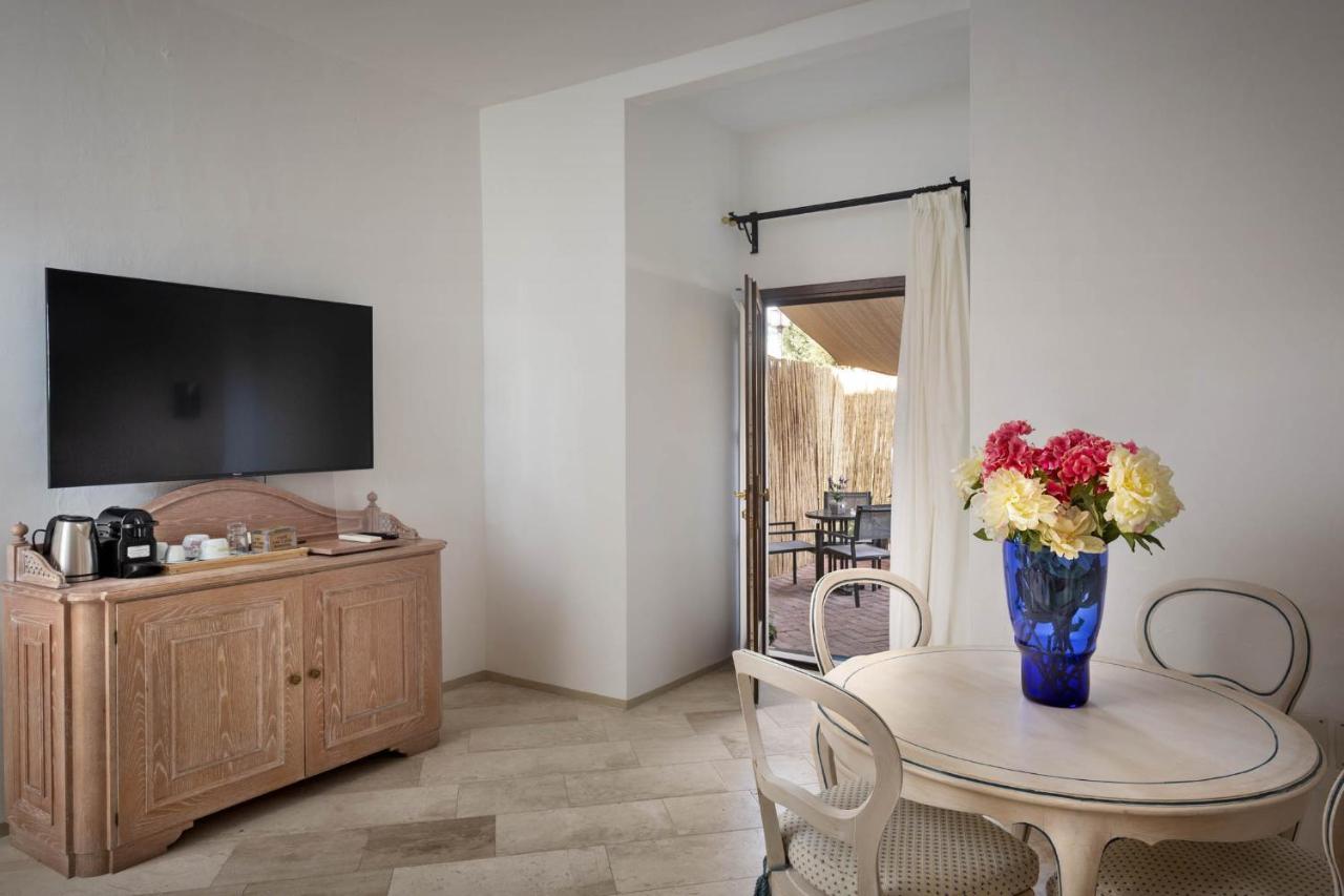 Iconic Luxury Suites Abbiadori Bagian luar foto