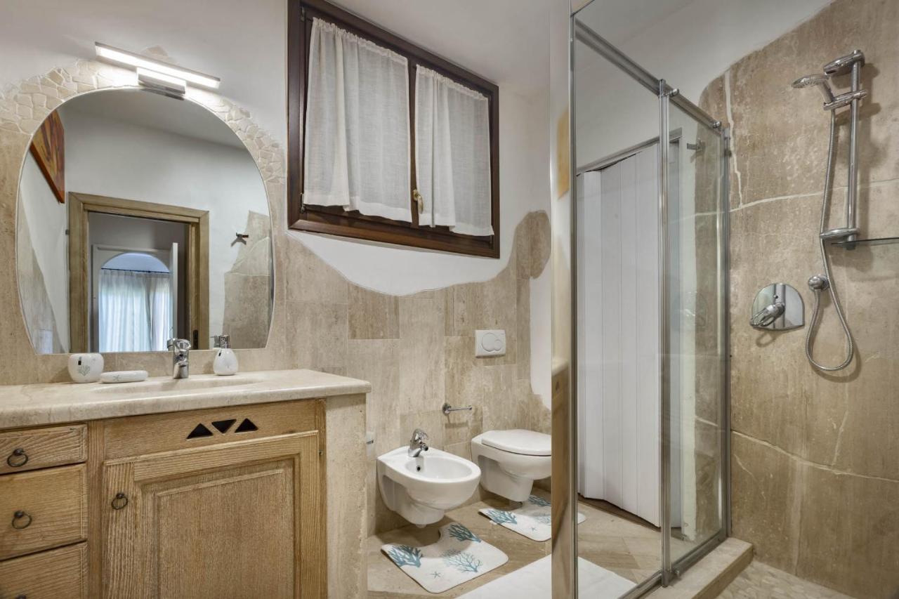 Iconic Luxury Suites Abbiadori Bagian luar foto
